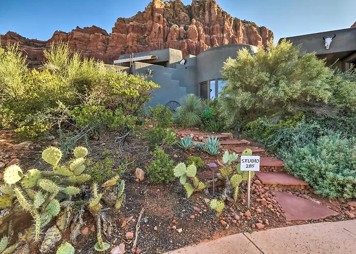 Amazing Views & On-site Hiking: Apartment