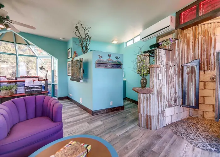 Amazing Views & On-site Hiking: Apartment