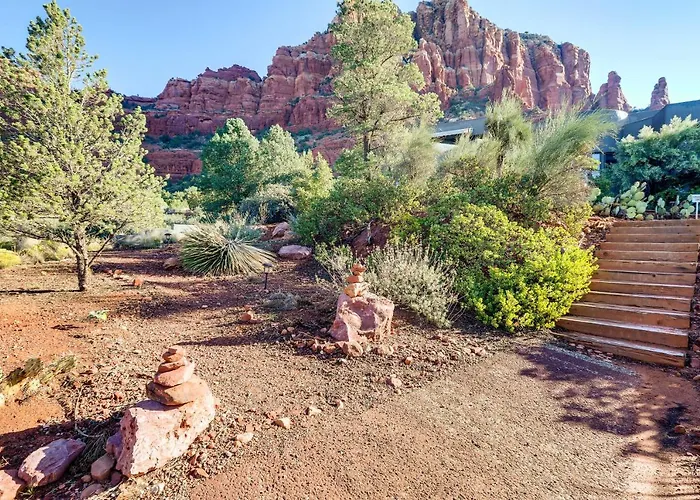 Amazing Views & On-site Hiking: Apartment
